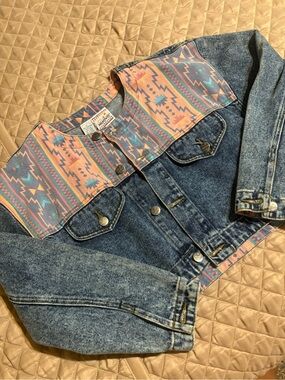 Vintage-Nuovo Denim Jacket with Pink Aztec Yoke Sz small Like new!